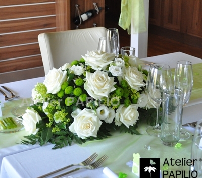 Zelená svatební kytice na stůl.