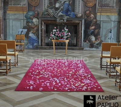 Příchod po růžových plátcích.