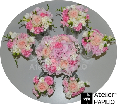 Svatební kytice - nevěsta, maminky, družičky.