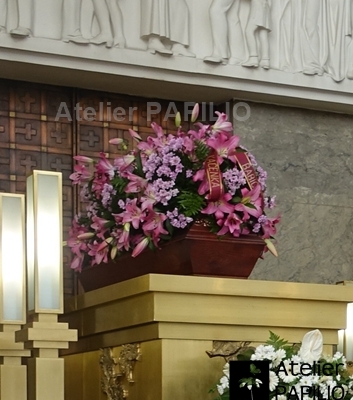 Růžová kytice na rakev.